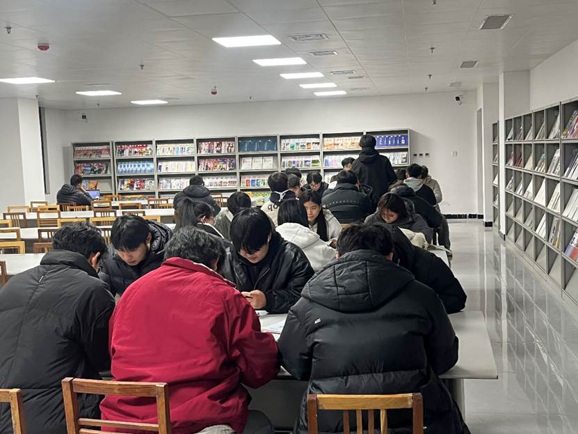 图书馆里的人们 AI 生成的内容可能不正确。