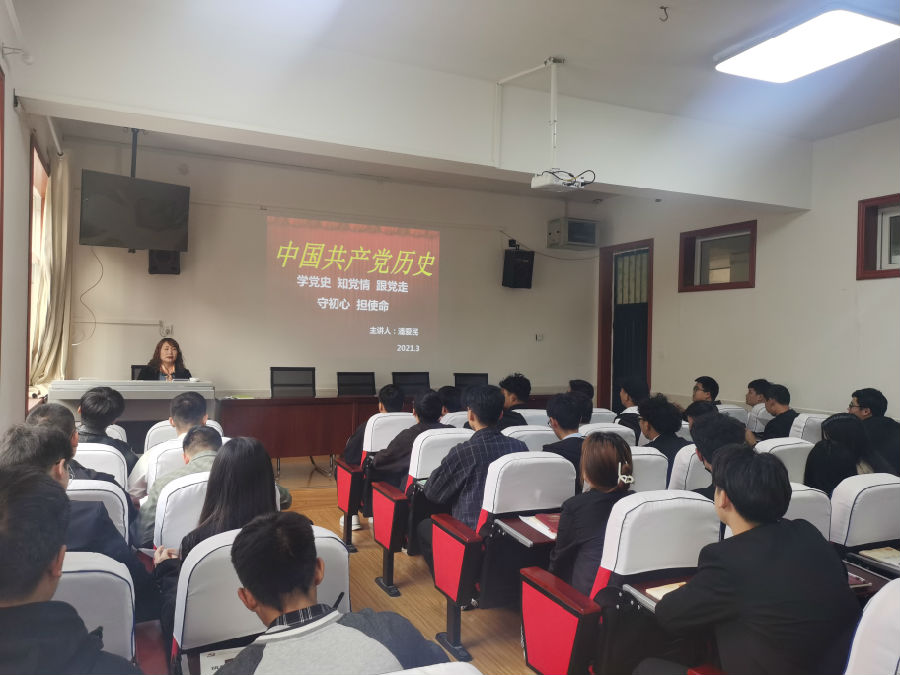 潘爱民讲党课2.jpg